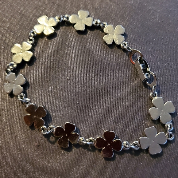 💎2/$10 Multicolored Four-Leaf Clover Bracelet - Picture 3 of 4